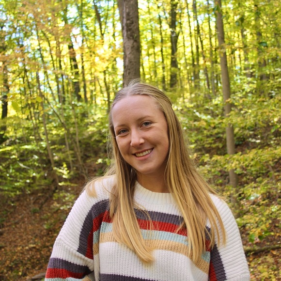 Meet your Posher, Emily - Picture 1 of 1